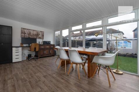 32 Suffield Road_0037.jpg