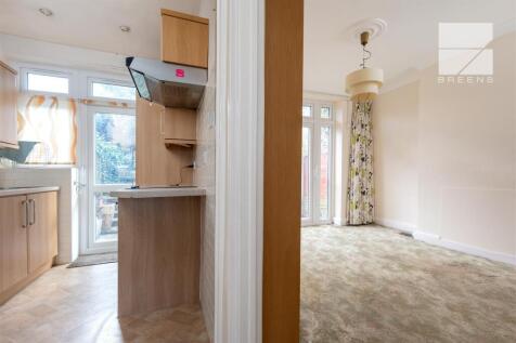 39 Beech Hall Crescent_0006.jpg