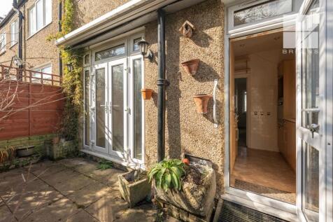 39 Beech Hall Crescent_0022.jpg