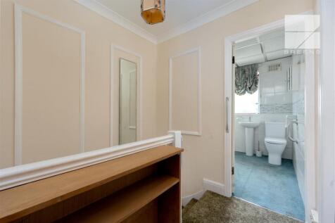 39 Beech Hall Crescent_0030.jpg