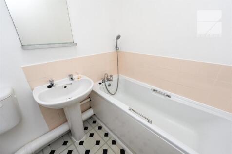 Flat 9, 116 Burnham Road_0013.jpg