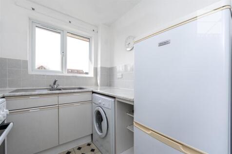 Flat 9, 116 Burnham Road_0008.jpg