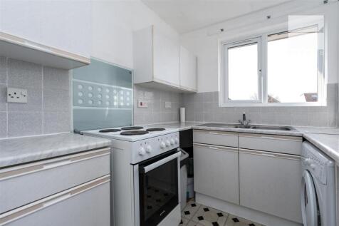 Flat 9, 116 Burnham Road_0009.jpg