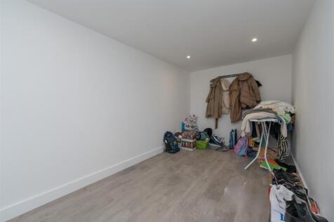 86 Coningsby Gardens_0002.jpg