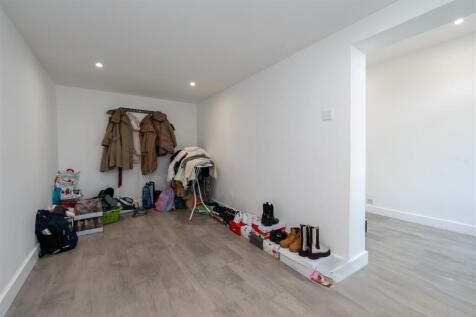 86 Coningsby Gardens_0003.jpg