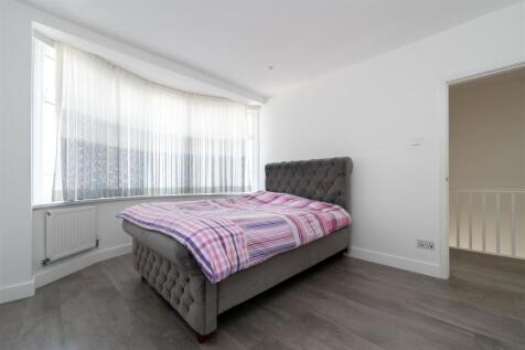 86 Coningsby Gardens_0017.jpg