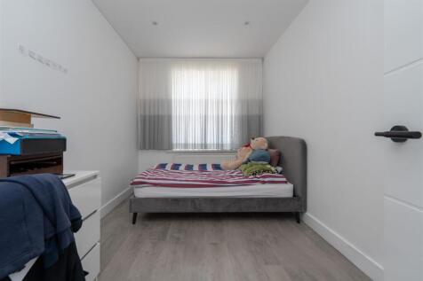 86 Coningsby Gardens_0024.jpg