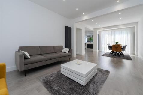 86 Coningsby Gardens_0033.jpg