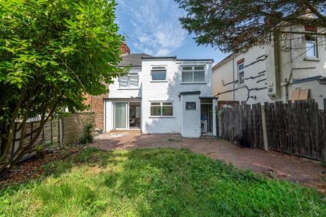86 Coningsby Gardens_0046.jpg