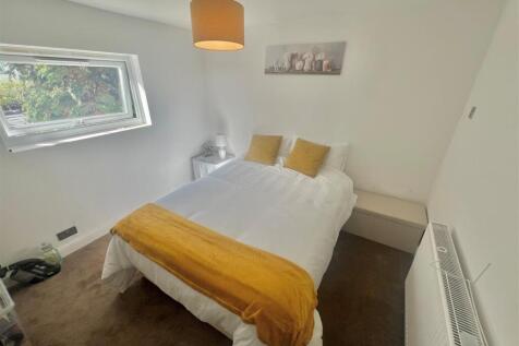 Wallwood Road Bedroom 1.jpg