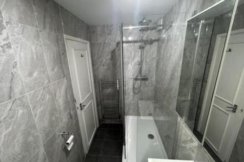 Bathroom Shot 2.jpeg