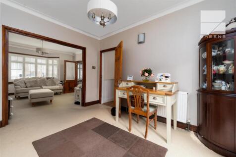 61 Brindwood Road_0031.jpg