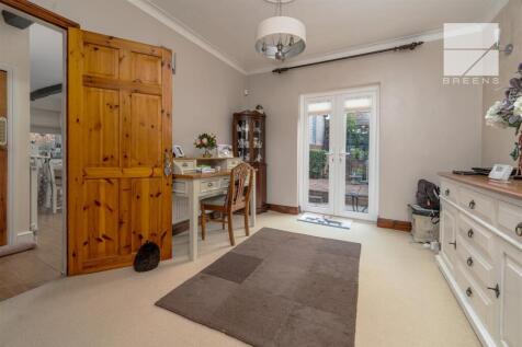 61 Brindwood Road_0030.jpg