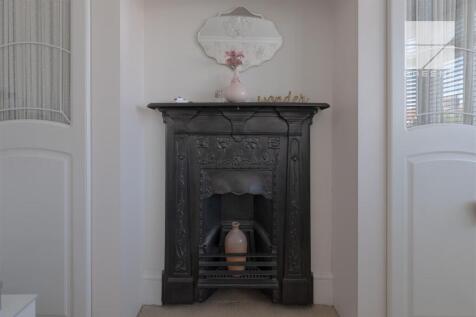 61 Brindwood Road_0017.jpg