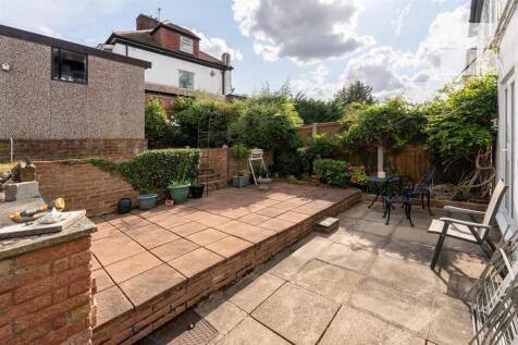 61 Brindwood Road_0040.jpg