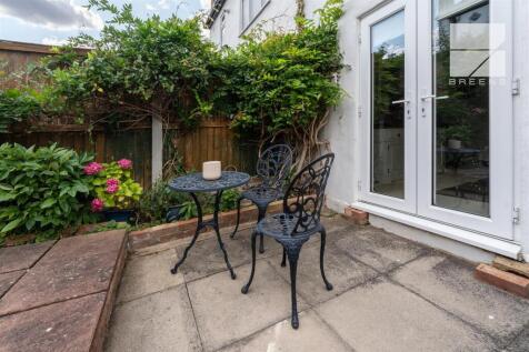 61 Brindwood Road_0042.jpg