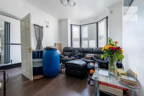 26 Leasownes Road_0003.jpg