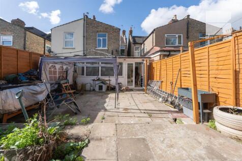 26 Leasownes Road_0019.jpg