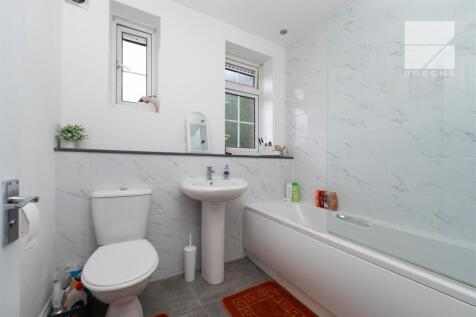 17 Manor Farm Drive_0011.jpg