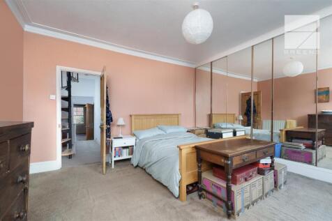 8 Connaught Road_0002.jpg