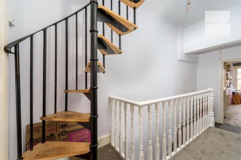 8 Connaught Road_0005.jpg