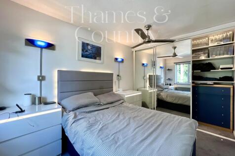 Principal bedroom
