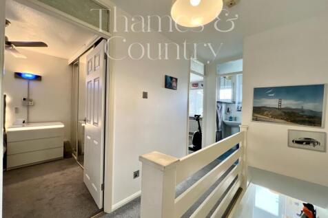 Landing &amp; Stairwell