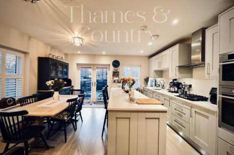 Kitchen dining