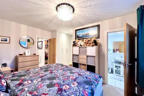 Principal bedroom