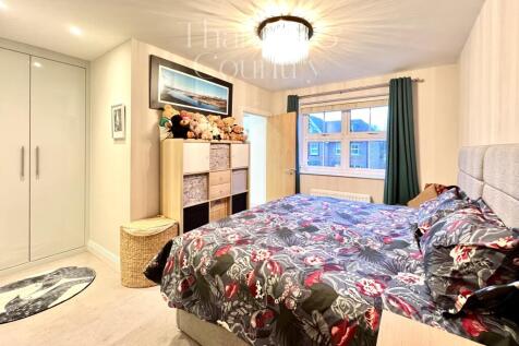 Principal bedroom