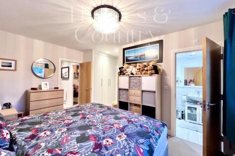 Principal bedroom