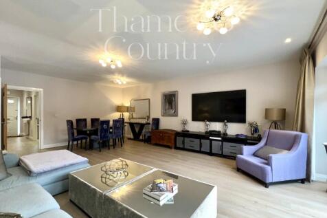 Large Lounge dining
