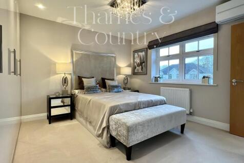 Principle bedroom first floor