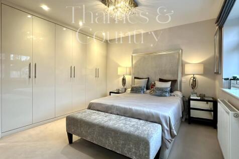 Principle bedroom first floor