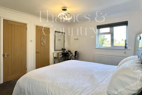 Principle bedroom