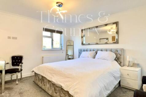 Principle bedroom