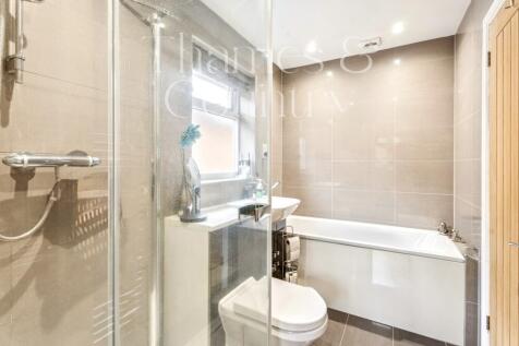 Bedroom two En-suite / Family Bathroom