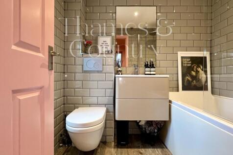Family bathroom 1st floor