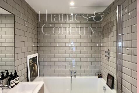 Family bathroom / shower over tub