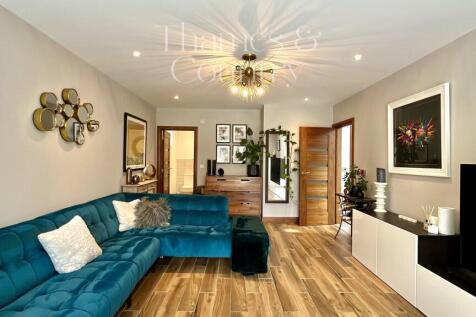 Primary Bedroom / Reception 3