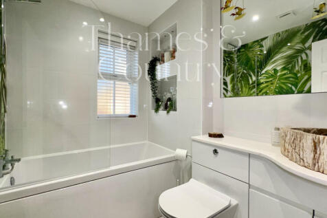 Family Bathroom first floor