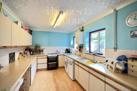 Kitchen with garden view