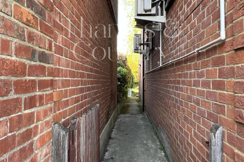 SIDE BUILDING ACCESS