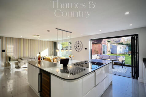 KITCHEN DINER LOUNGE