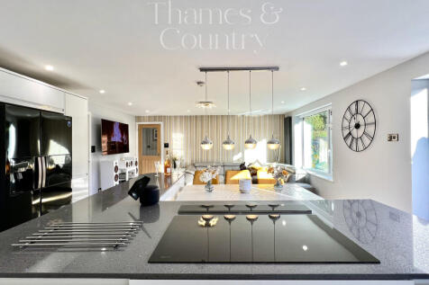 KITCHEN DINER LOUNGE