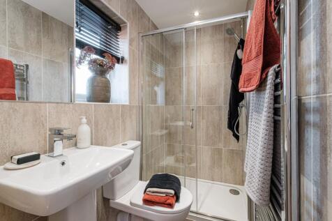 Interior view of the en suite in our 4 bed Alderney home