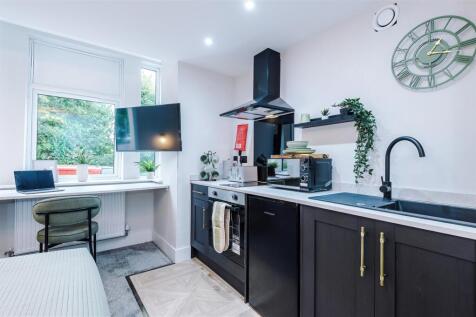 459RochdaleOldRoad-HMO-106.JPG