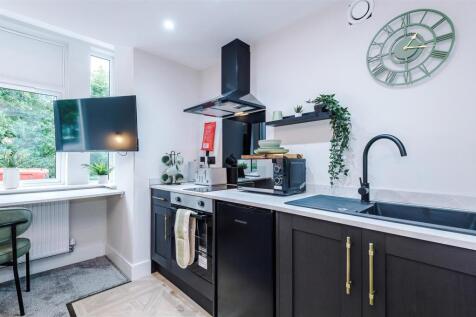 459RochdaleOldRoad-HMO-111.JPG