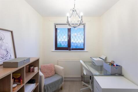 1 Redcar Close, Gedling, NG4 4EW-0025-Bedroom 3.jp