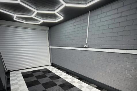 GARAGE 1.jpg